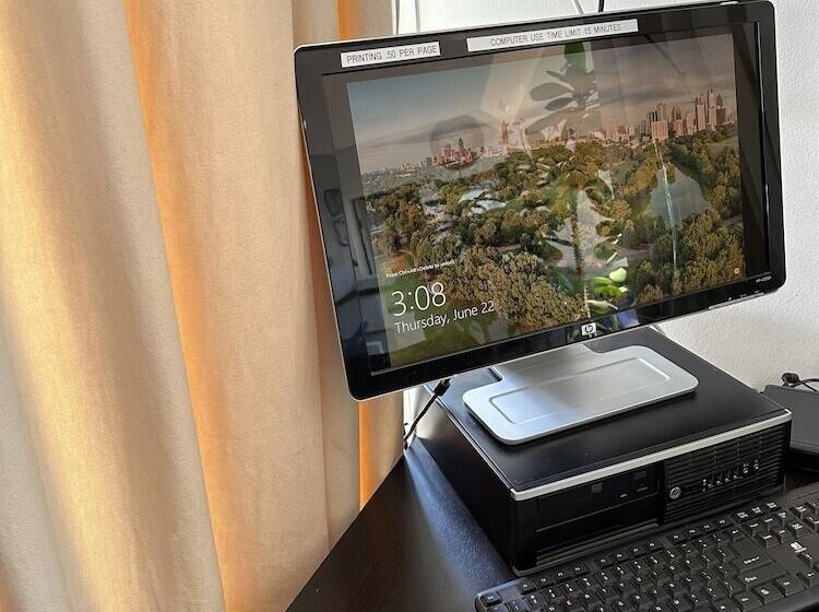 فندق Travelodge By Wyndham Bakersfield