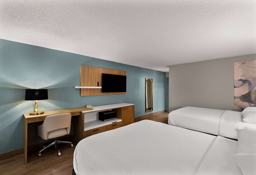 هتل Wyndham Garden Ankeny