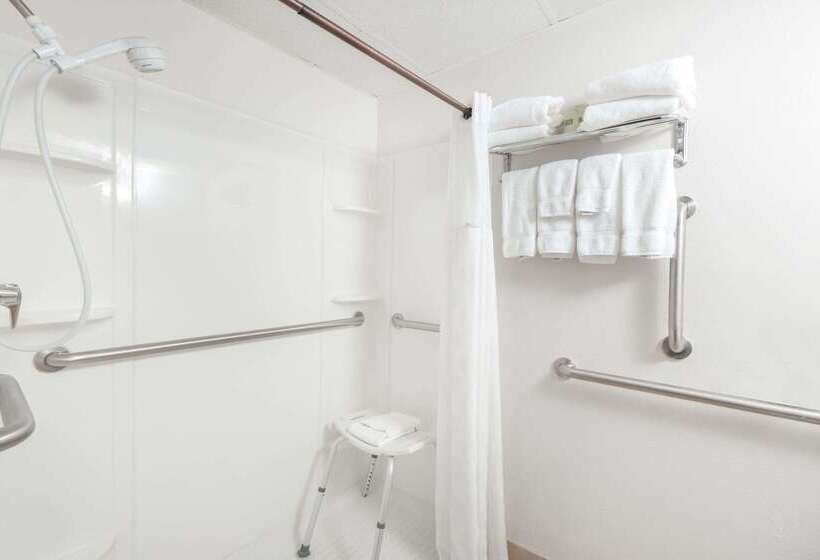 هتل Wyndham Garden Ankeny