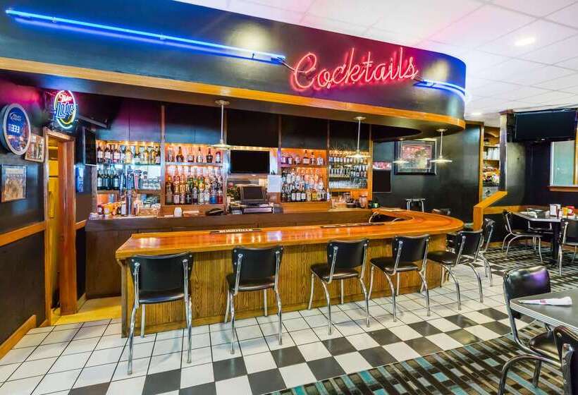 هتل Wyndham Garden Ankeny