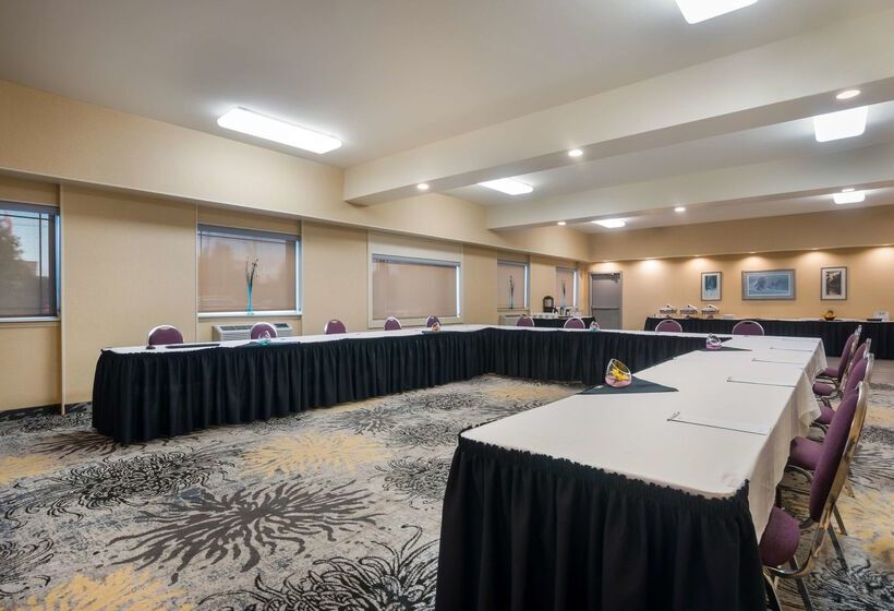 استراحتگاه Best Western Plus Norwester Hotel & Conference Centre