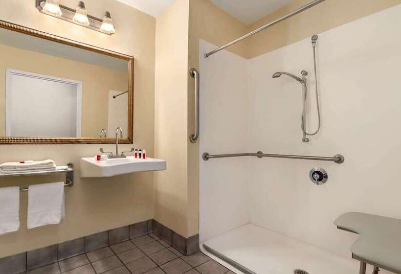 호텔 Baymont By Wyndham North Dartmouth Fall River