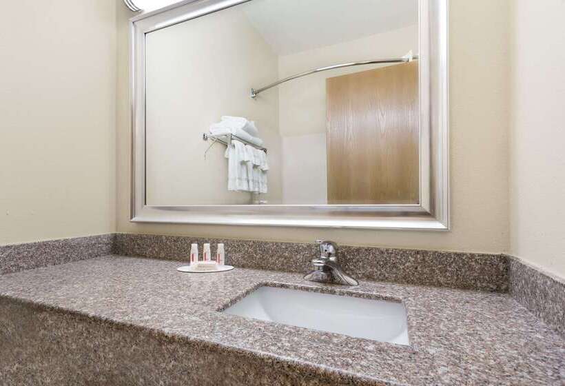 فندق Baymont By Wyndham Waterloo