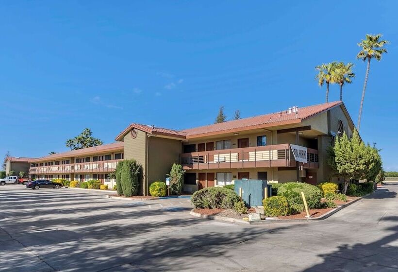 בית מלון כפרי Best Western Orchard Inn