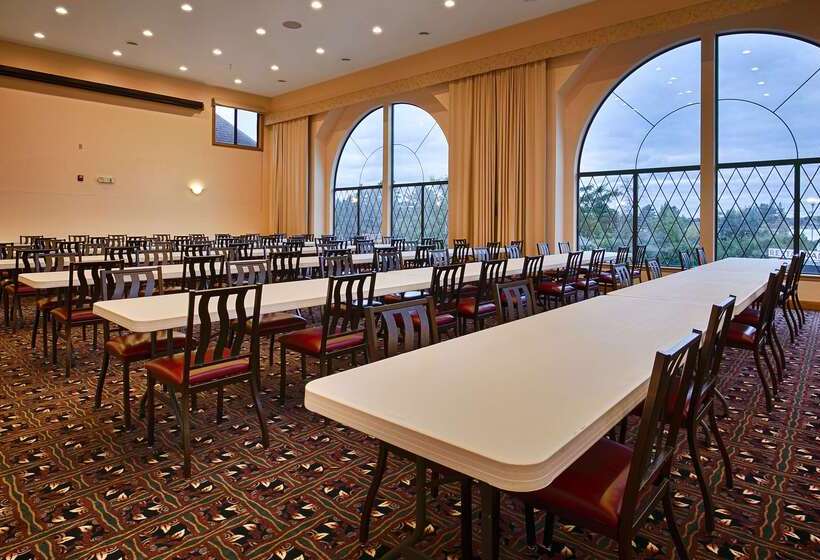 هتل Best Western Plus Dockside Waterfront Inn