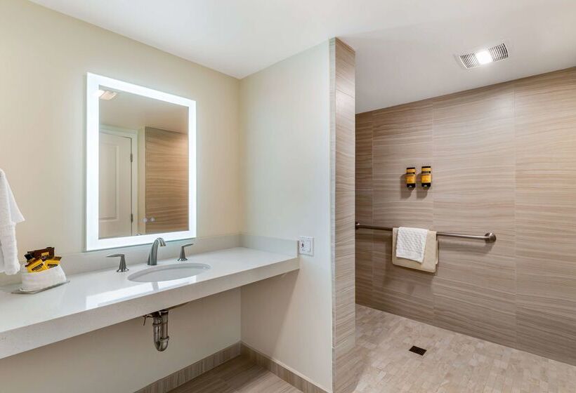 هتل Best Western Plus Monterey Inn