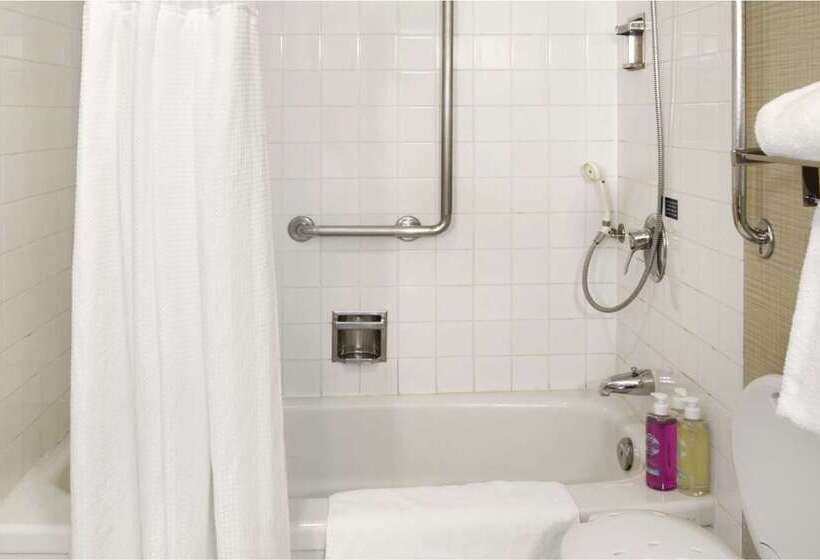 Coast Victoria Hotel & Marina By Apa