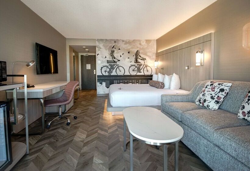 Coast Victoria Hotel & Marina By Apa