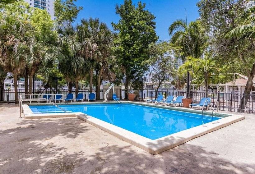 هتل Comfort Inn & Suites Downtown Brickell Port Of Miami