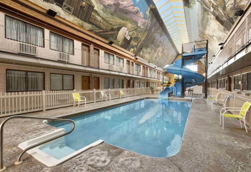 בית מלון כפרי Days Inn By Wyndham Lethbridge