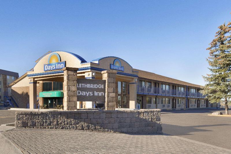 בית מלון כפרי Days Inn By Wyndham Lethbridge