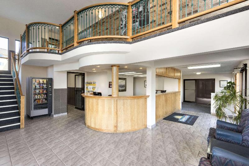 בית מלון כפרי Days Inn By Wyndham Lethbridge