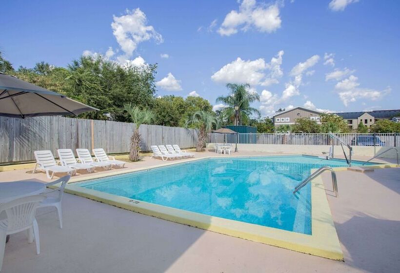 فندق Days Inn By Wyndham Tallahassee University Center