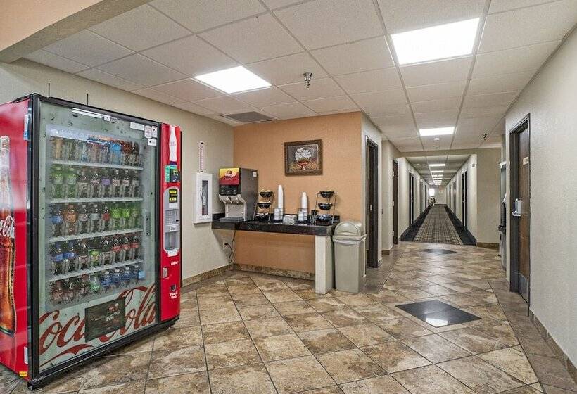 酒店 Days Inn & Suites By Wyndham Mt Pleasant