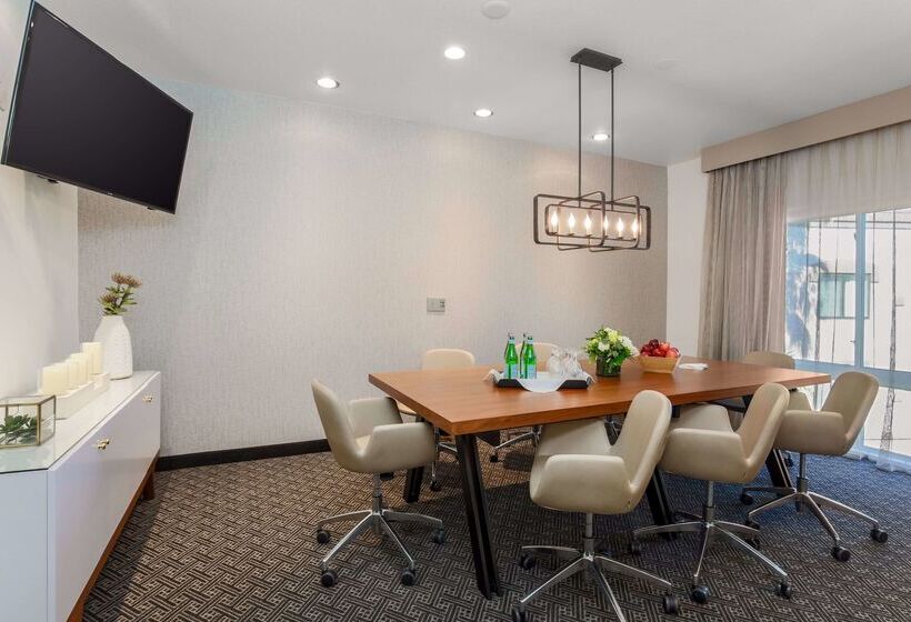 בית מלון כפרי Doubletree Suites By Hilton  Sacramento – Rancho Cordova
