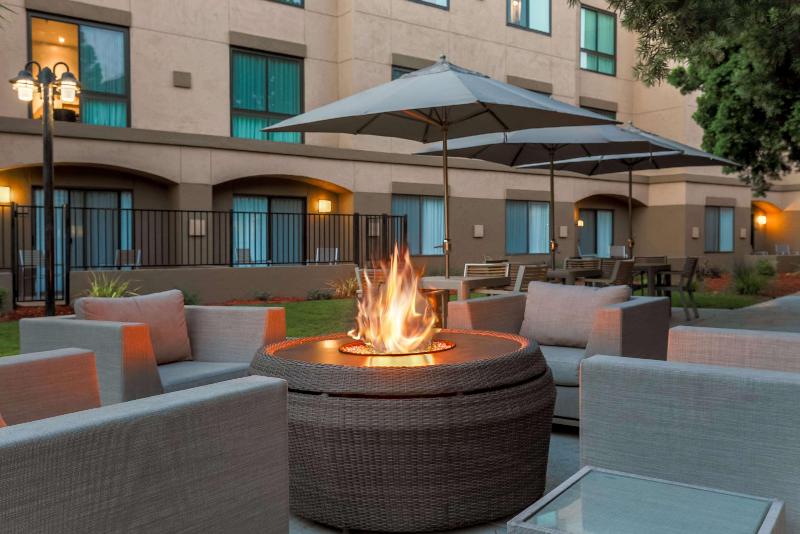 בית מלון כפרי Doubletree Suites By Hilton  Sacramento – Rancho Cordova