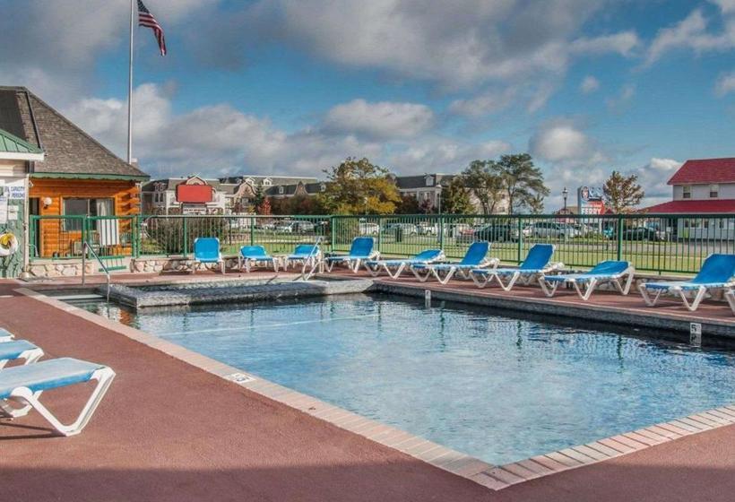 هتل Econo Lodge Bayview