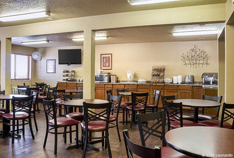 هتل Econo Lodge Black Hills