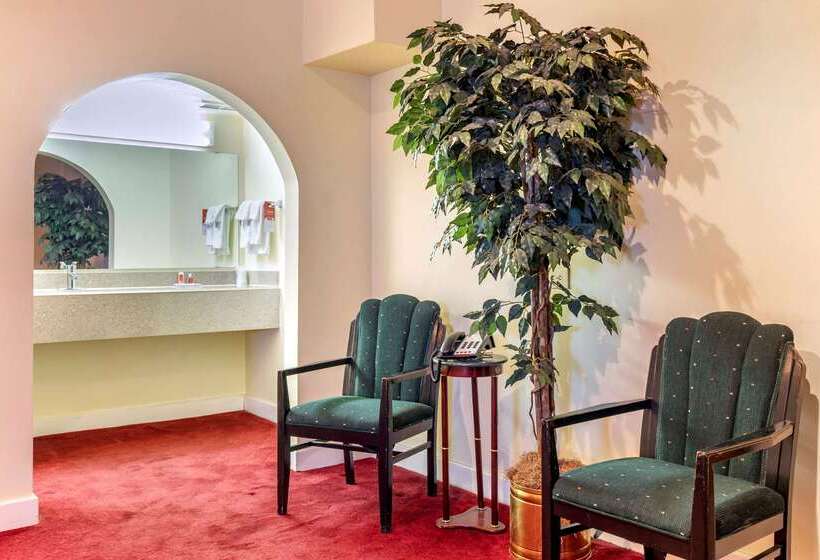 בית מלון כפרי Econo Lodge Wichita Falls Downtown
