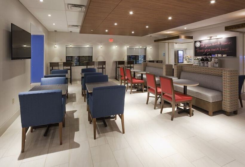 Отель Holiday Inn Express Roseville St. Paul, An Ihg