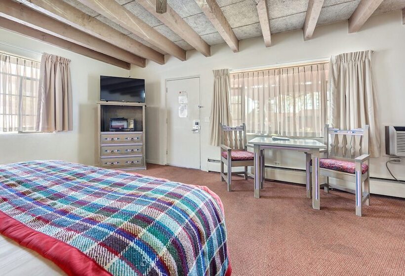 هتل Kachina Lodge