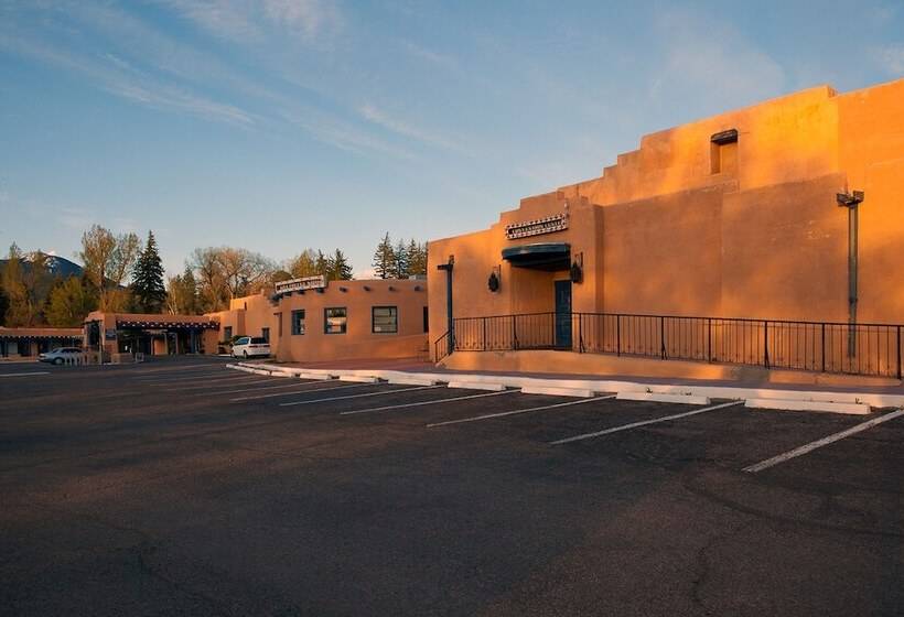 هتل Kachina Lodge