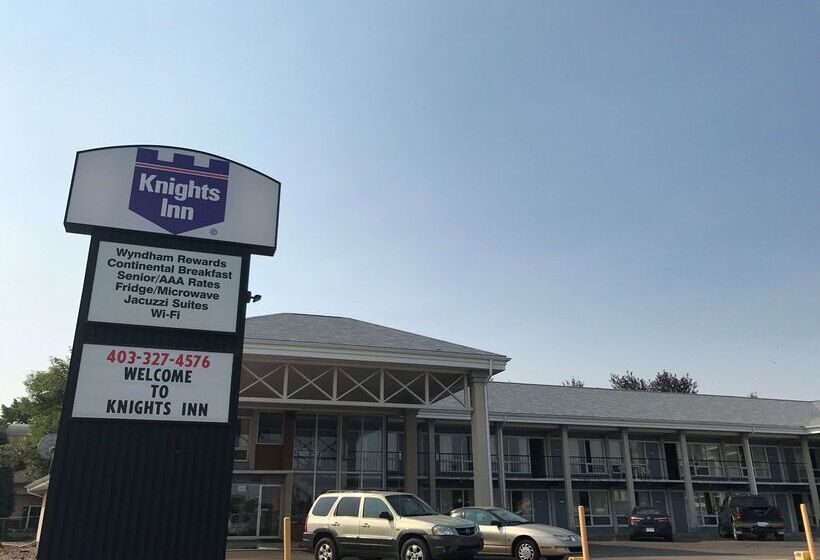 בית מלון כפרי Knights Inn Lethbridge