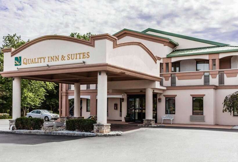 Отель Quality Inn & Suites Quakertown Allentown