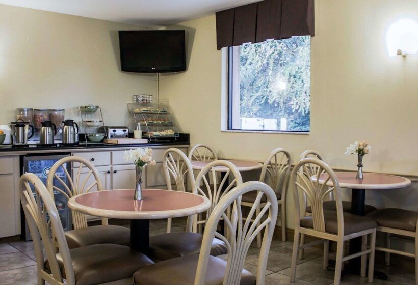 בית מלון כפרי Quality Inn & Suites St Augustine Beach Area