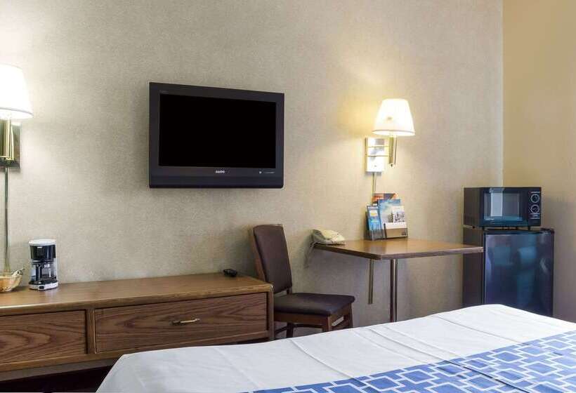 בית מלון כפרי Rodeway Inn