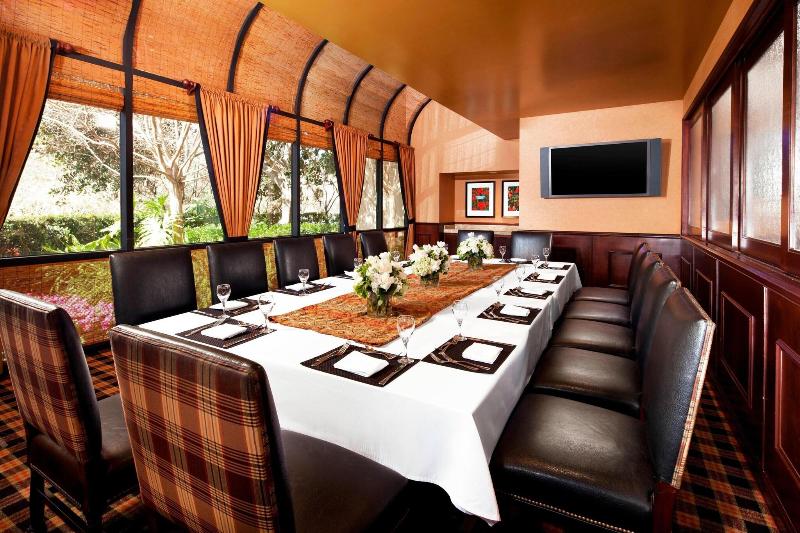 فندق Sheraton Fairplex Suites & Conference Center