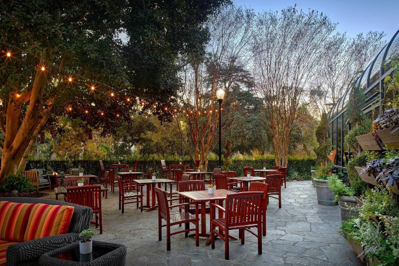 فندق Sheraton Fairplex Suites & Conference Center