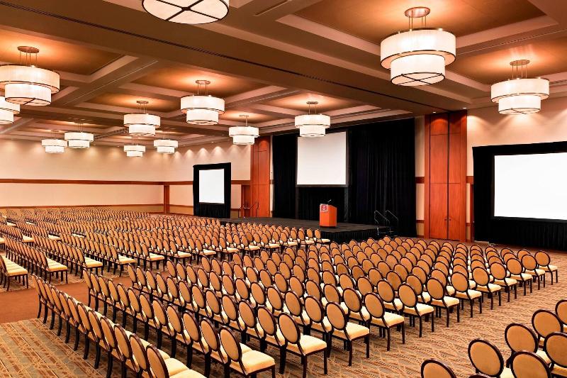 فندق Sheraton Fairplex Suites & Conference Center