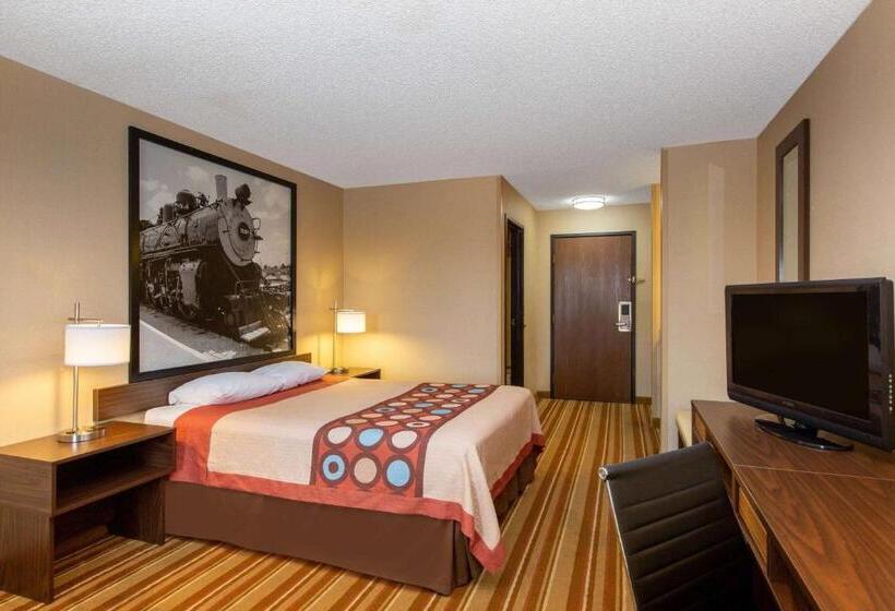 هتل Super 8 By Wyndham Salina I70