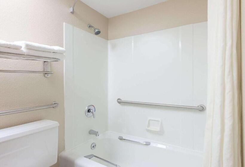 בית מלון כפרי Super 8 By Wyndham St Charles