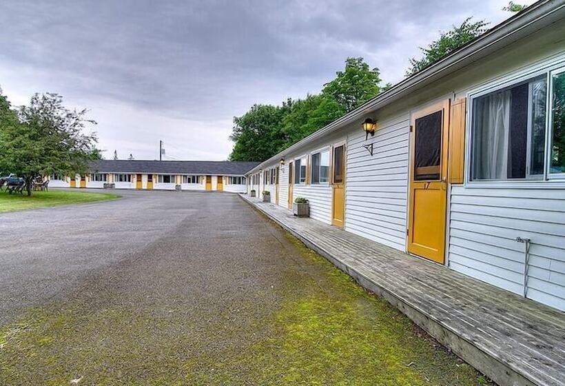 Picket Fence Motel