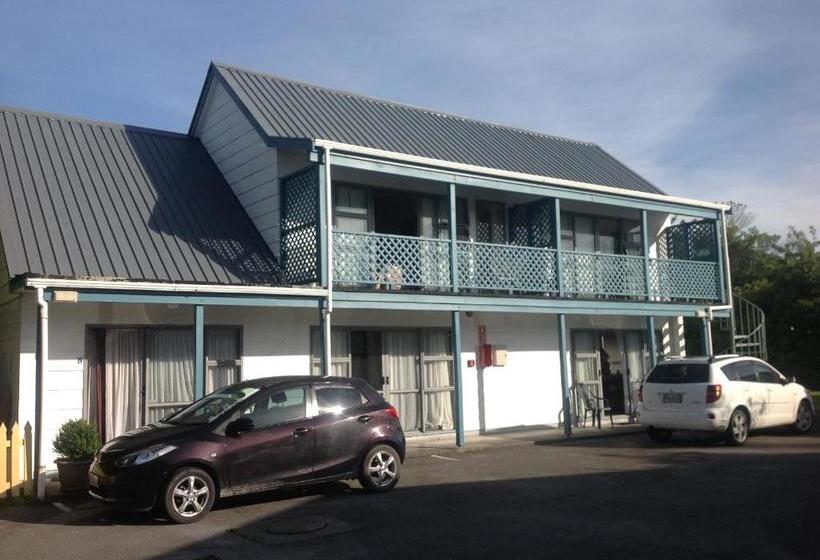 Breeze Motels