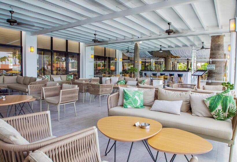 هتل Cavo Maris Beach