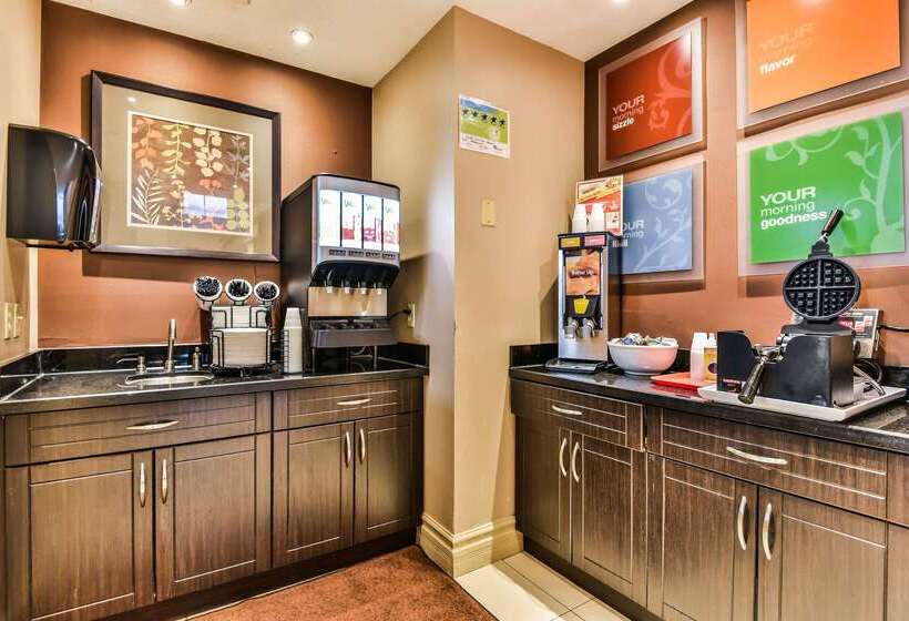 هتل Comfort Inn & Suites Ambassador Bridge