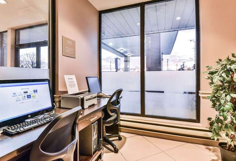 هتل Comfort Inn & Suites Ambassador Bridge