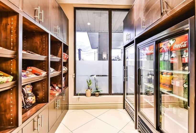 هتل Comfort Inn & Suites Ambassador Bridge