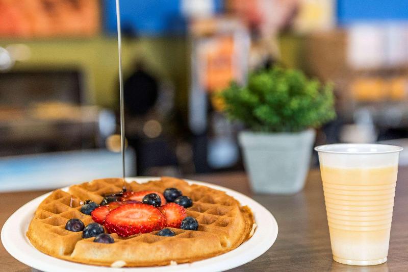 هتل Comfort Inn East