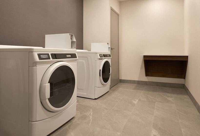 هتل Courtyard By Marriott Kitchener