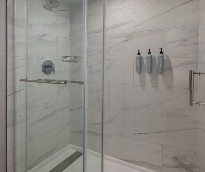 هتل Courtyard By Marriott Kitchener