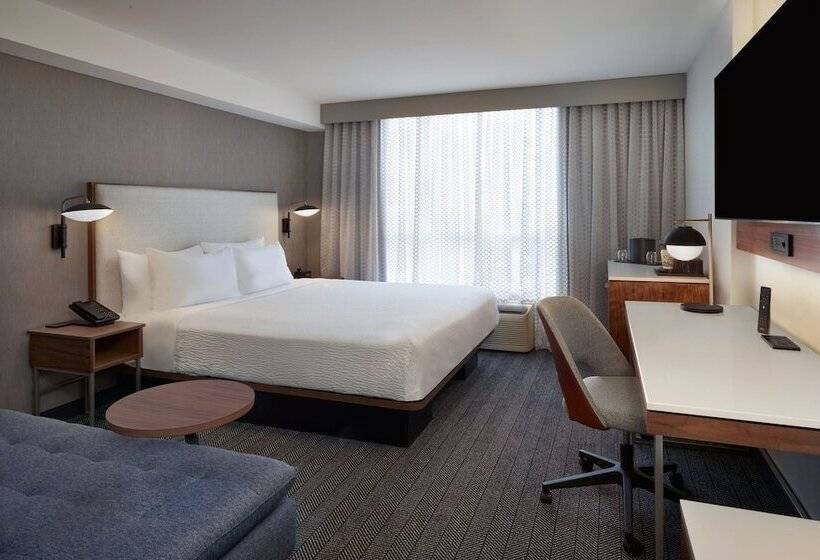 هتل Courtyard By Marriott Kitchener