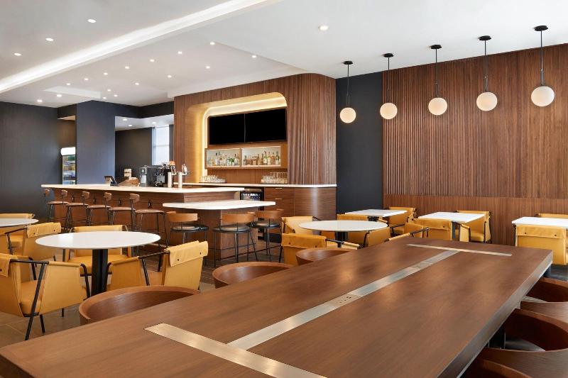 هتل Courtyard By Marriott Kitchener