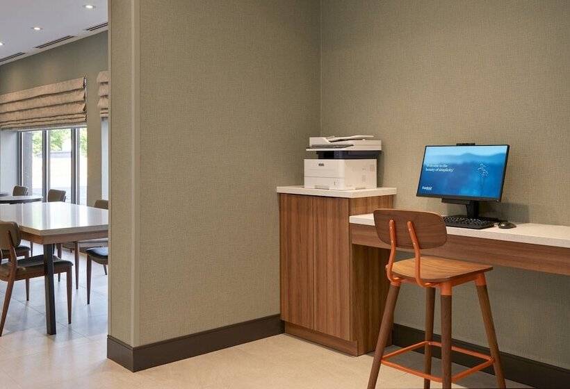 هتل Fairfield By Marriott Niagara Falls, Canada