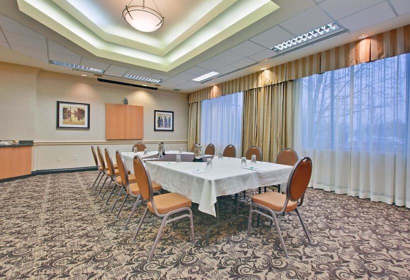 هتل Holiday Inn & Suites Windsor Ambassador Bridge By Ihg