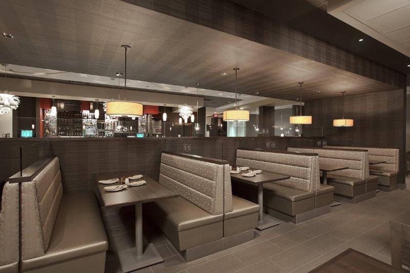 هتل Holiday Inn & Suites Windsor Ambassador Bridge By Ihg