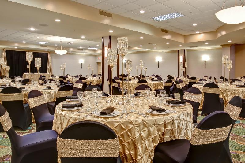 هتل Holiday Inn & Suites Windsor Ambassador Bridge By Ihg